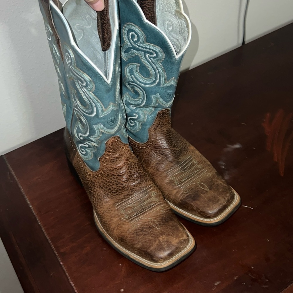 Men Ariat Cowboy Boots